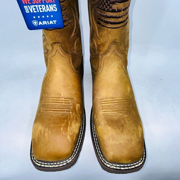 ARIAT 11\